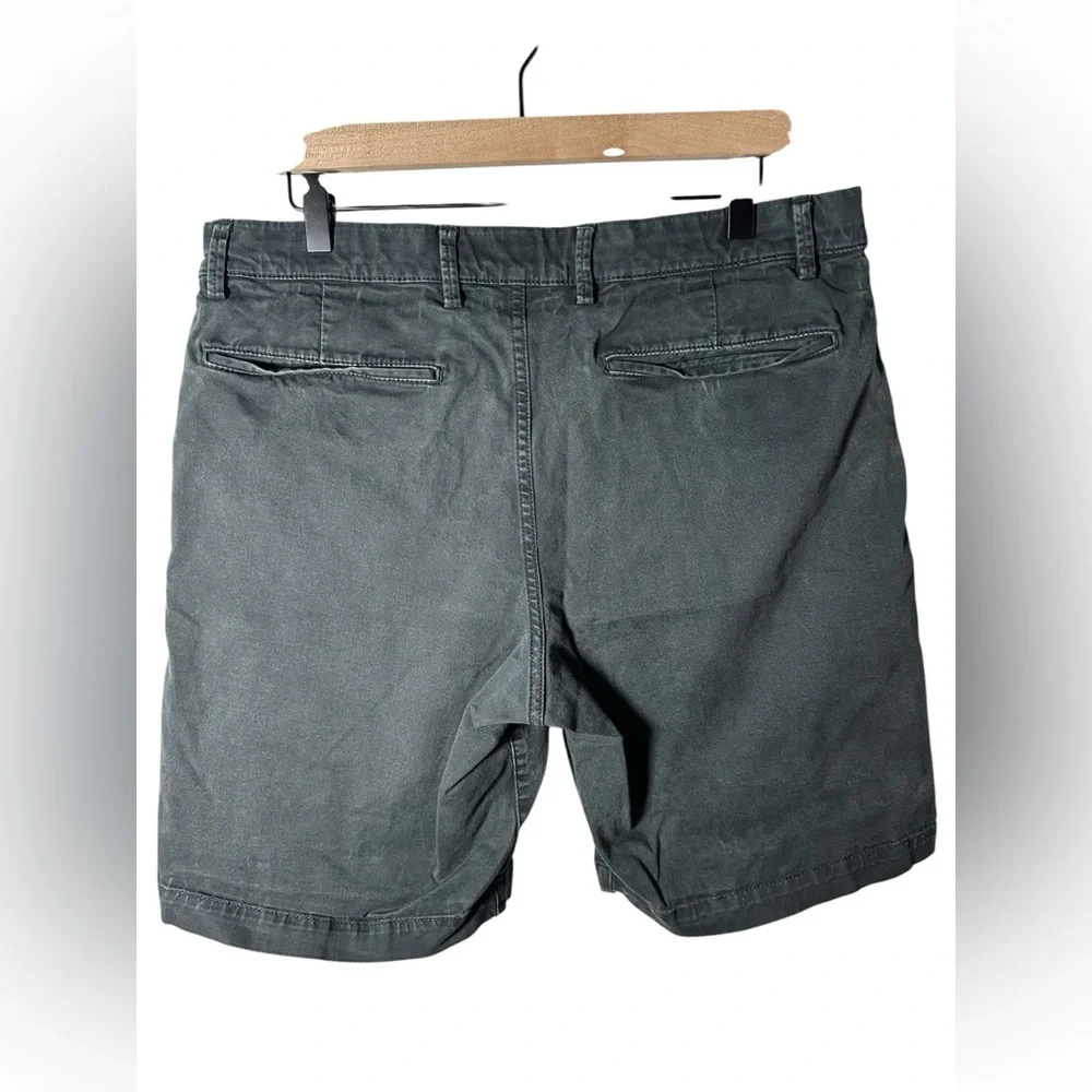 GAP Essential Khaki‎ Shorts Gray Size 34 10” Inseam